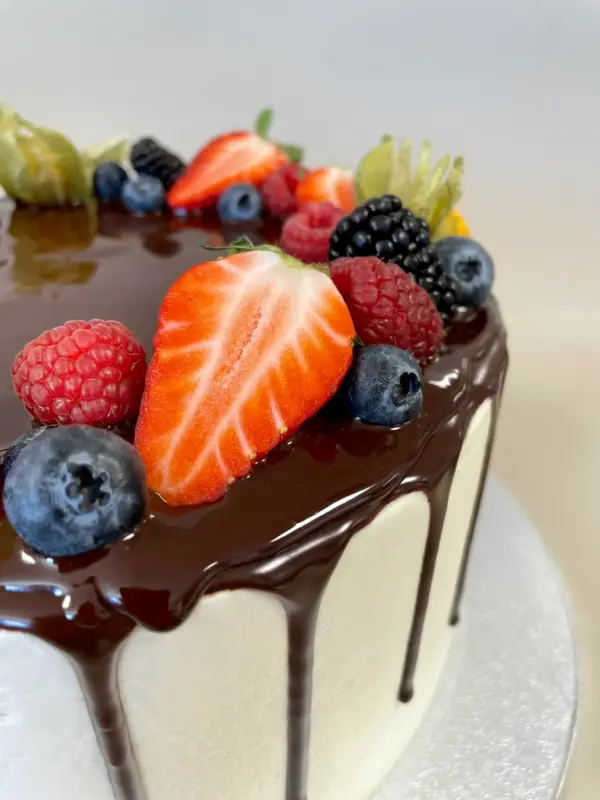 Drip Cake mit Früchten – Bild 3