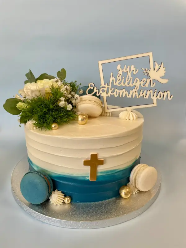 Naked Cake mit Farbverlauf, Blumen und Macarons – Bild 4
