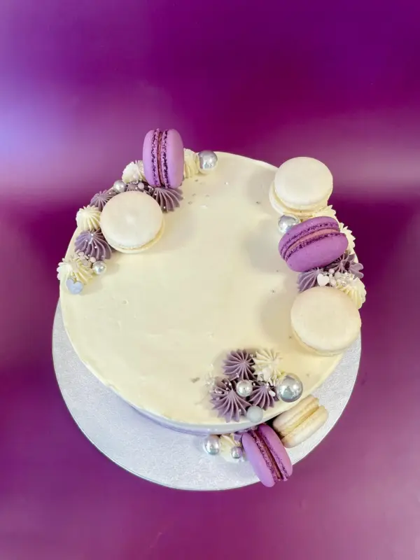 Naked Cake mit Macarons – Bild 2
