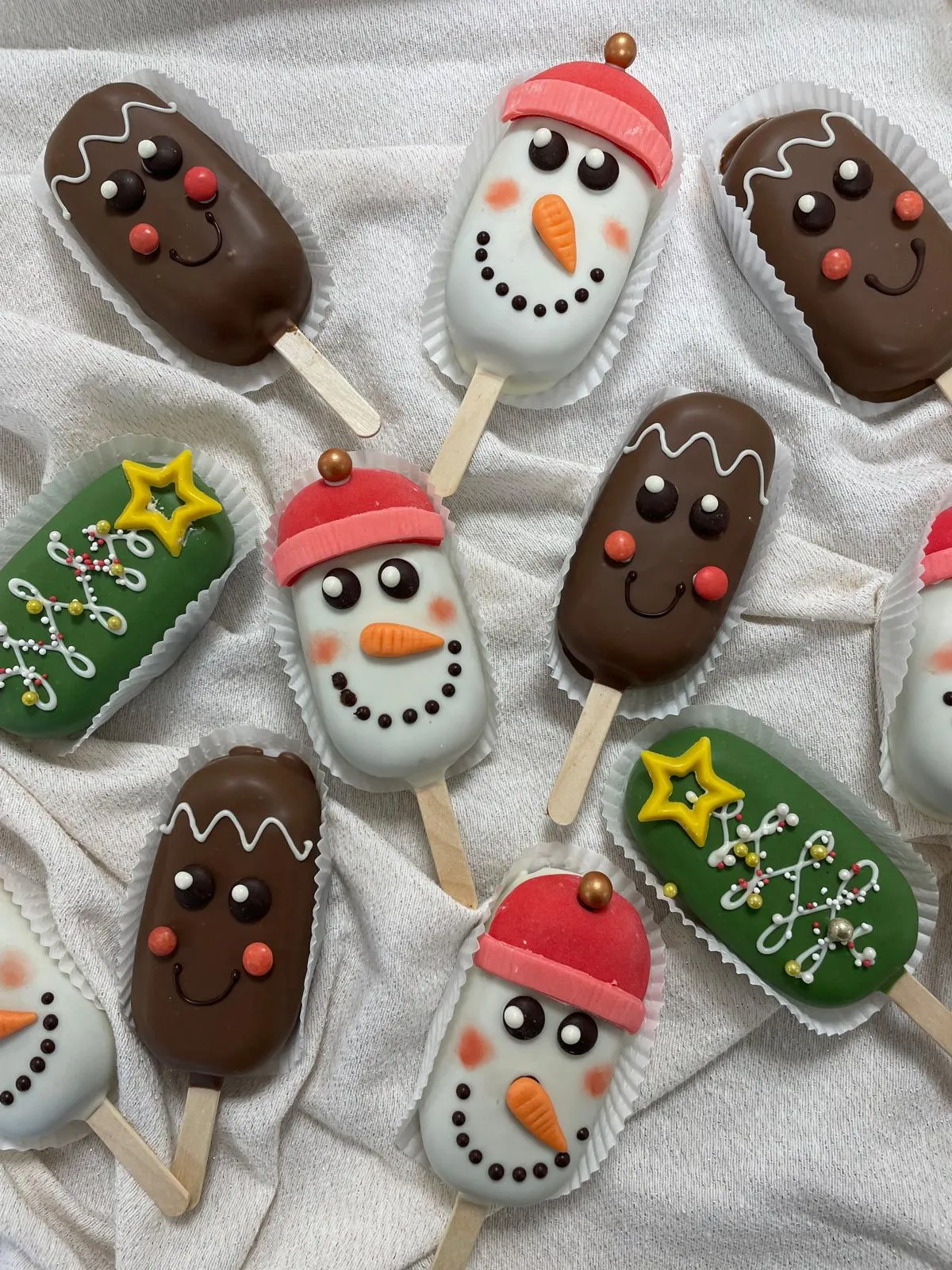 Kuchen am Stiel mit diversen Weihnachts Motiven